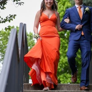 Prom Dress!! 2023 Faviana - size 4, but can fit a 2